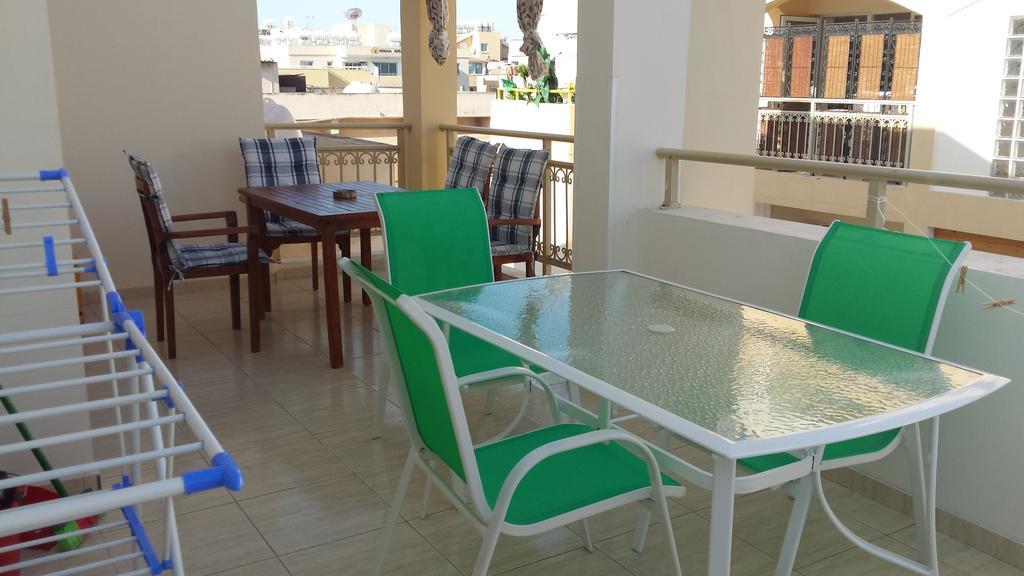 Panikos Beach Apartment I 라르나카 외부 사진